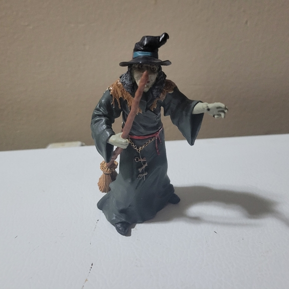 Safari Ltd Witch and Wizard Figurines - Picture 2 of 5